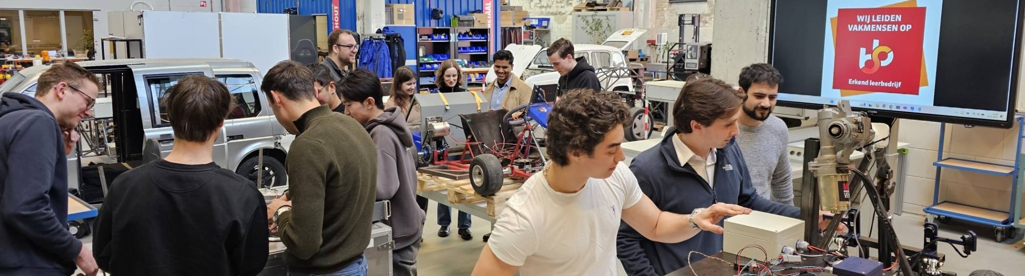 Voor HAN@CONNECTR is het als gecertificeerd SBB leerbedrijf belangrijk om samen te werken met ROC's en mbo-stagiairs. Op de foto een impressie van de werkplaats.