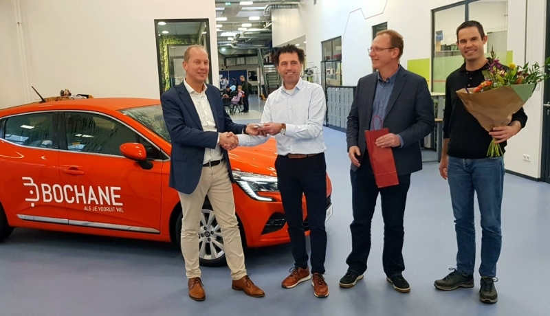 Sleuteloverdracht van Renault Clio voor in bruikleen bij Academie Engineering en Automotive