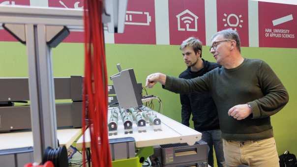 Wouter Rekswinkel en Jan Geurts van Kessel in Powerlab