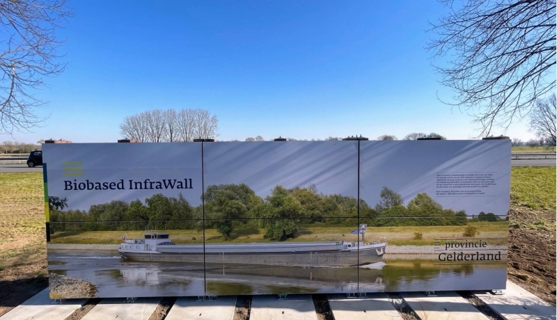 3 april 2025 werd de eerste versie van de InfraWall geopend langs de A348. Gedeputeerde Ruitenberg van de Provincie Gelderland en Mark Hofman van de Verschilmakerij en Sjoerd Timmermans van de Academie Engineering en Automotive openden hem samen. Studenten ging na afloop ook nog in gesprek met de Gedeputeerde.