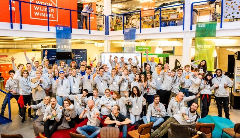 Een groep studenten tijdens de Klimaat hackathon in Tiel. 