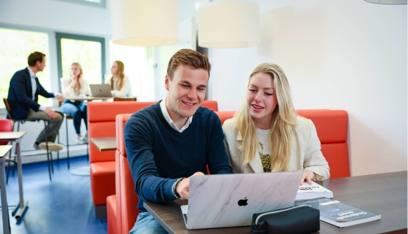 Wat is Human Resource Management? Studenten leggen het uit.