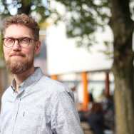 Portretfoto van docent-onderzoeker Freek Verkade