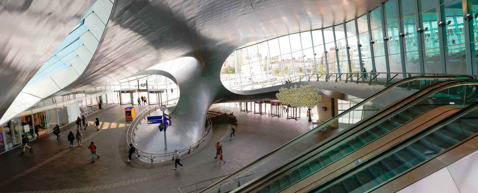 Centraal station Arnhem met zijn parametrische vormen