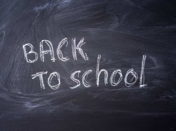 Schoolbord met tekst "Back to school"