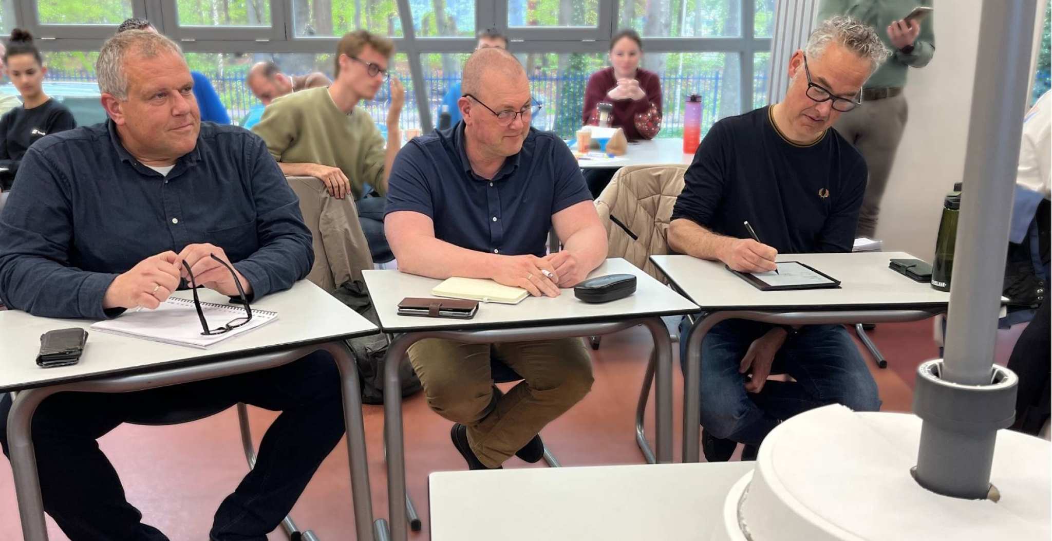 Onze 2e-jaars studenten Industrieel Product Ontwerpen (IPO) gingen de uitdaging aan om in één dag revolutionaire designs te bedenken voor parasolvoeten en beach flag houders tijdens pressure cooker