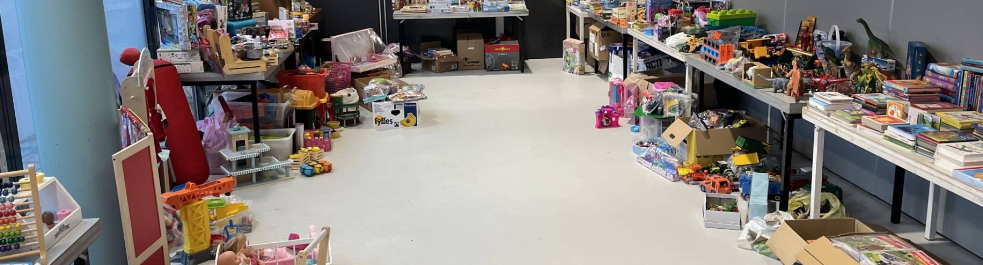 Speelgoedmarkt georganiseerd op Green Friday waarvoor medewerkers van de HAN speelgoed hebben ingezameld om aan kinderen uit gezinnen met wat minder te besteden te doneren.