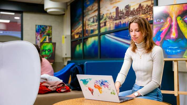 Zoe Petstra AD student Online marketing & sales, omscholer