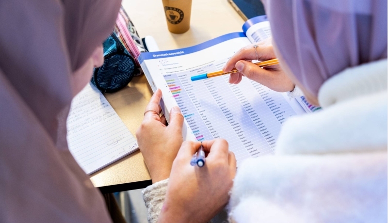 Cursisten NT2 in klaslokaal HAN University of Applied Sciences