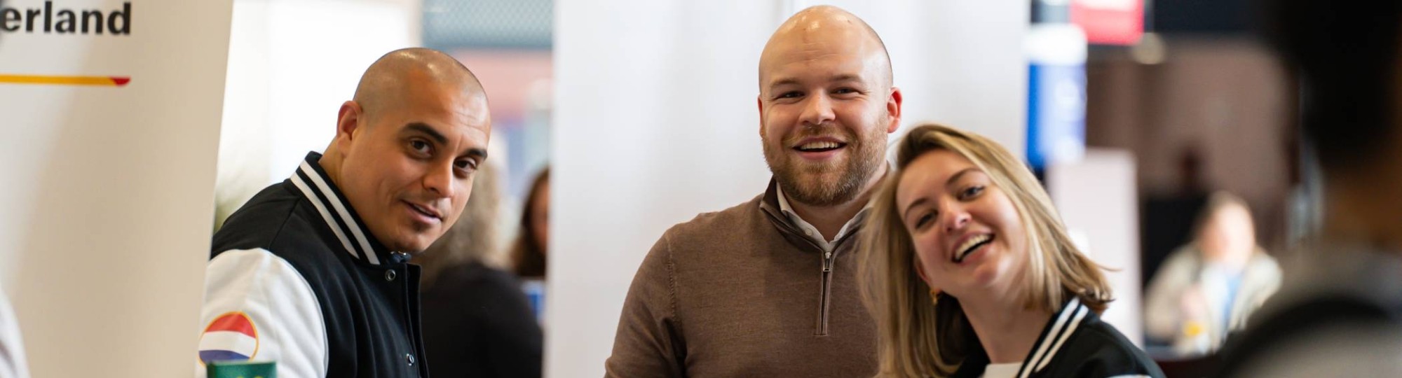 Foto van iemand die in gesprek is op een Netwerkmarkt.
