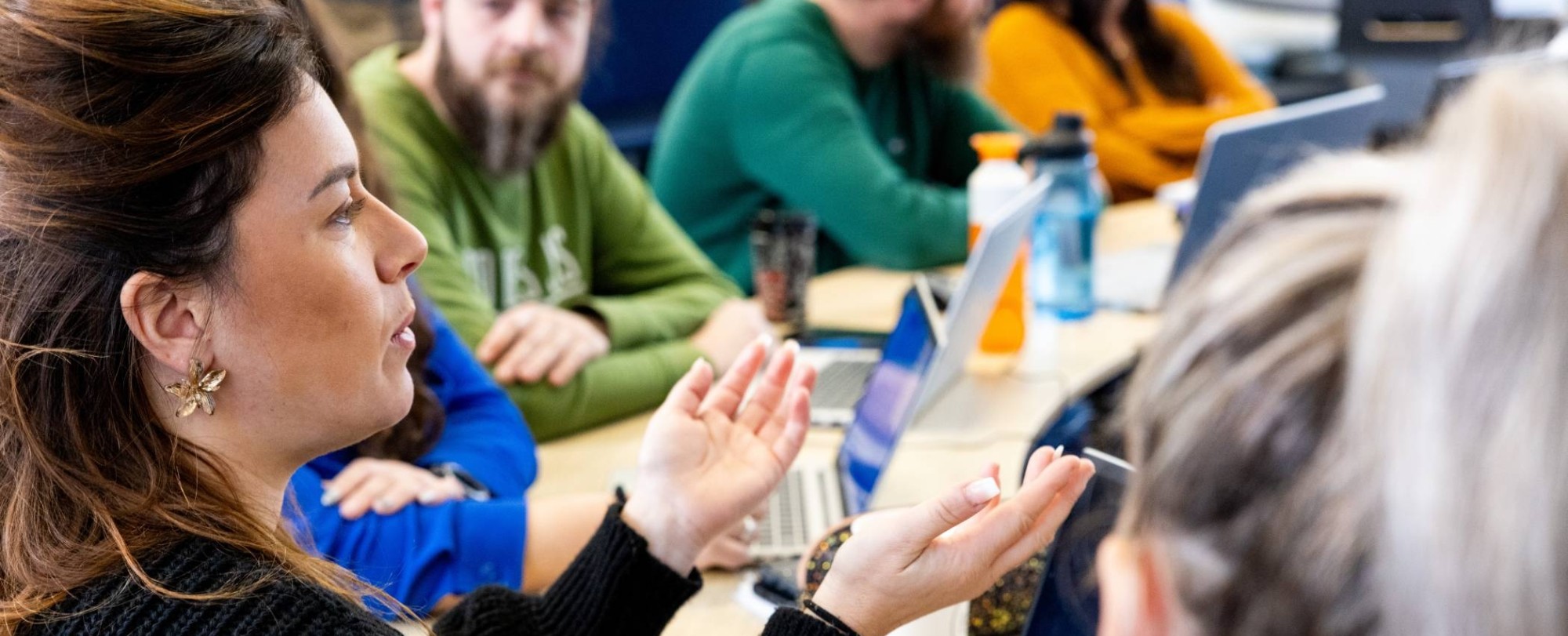 AMM LLO Sandy vragend met twee handen