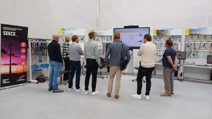 SEECE Energiecollege 2025, demonstratie Lucas Nulle Panelen in Nationaal Expertisecentrum Netcongestie.