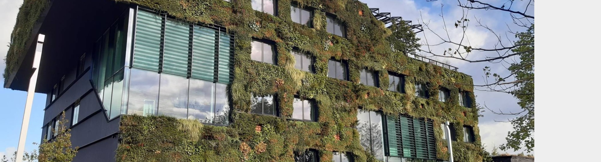 binnenkant van HAN-gebouw met roltrappen