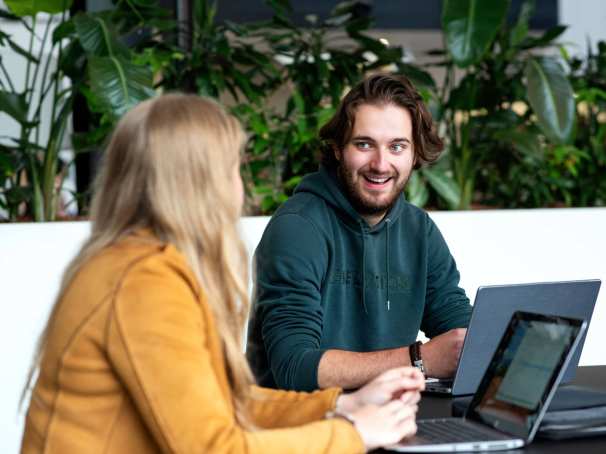 Kapittelweg 33 Nijmegen Ergotherapie studeren hbo opleiding studenten samen laptop