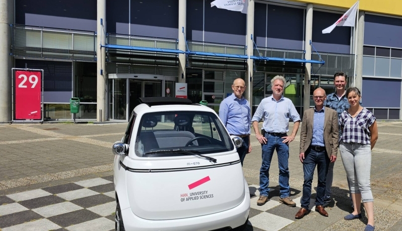 De HAN is trots op de nieuwe Microlino die wordt ingezet voor micromobiliteit en stedelijke logistiek | Fotografie: Toby van Hest