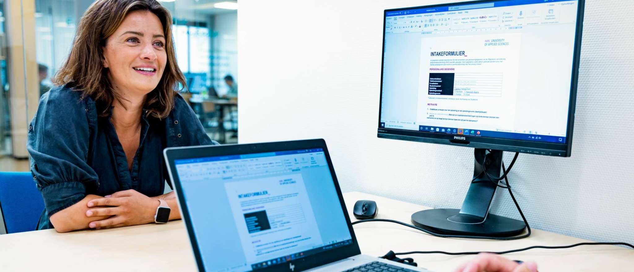 Bedrijfskunde deeltijd, studieadviesgesprek, studieadviseur, gesprek, praten, student, 2022