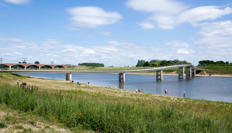 Brug de Spiegelwaal in Lent