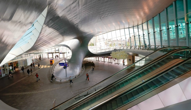 Centraal Station Arnhem met zijn parametrische vormen