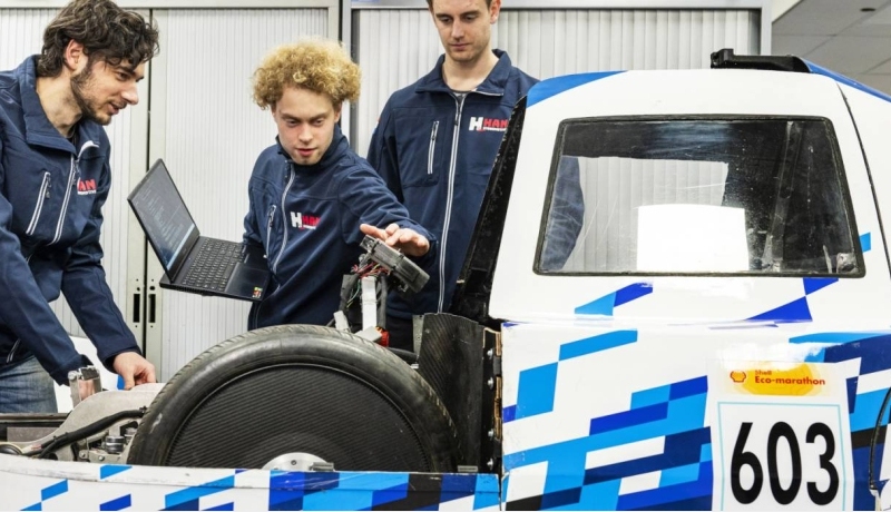 Studenten HAN Hydromotive werken aan hun zuinige stadsauto