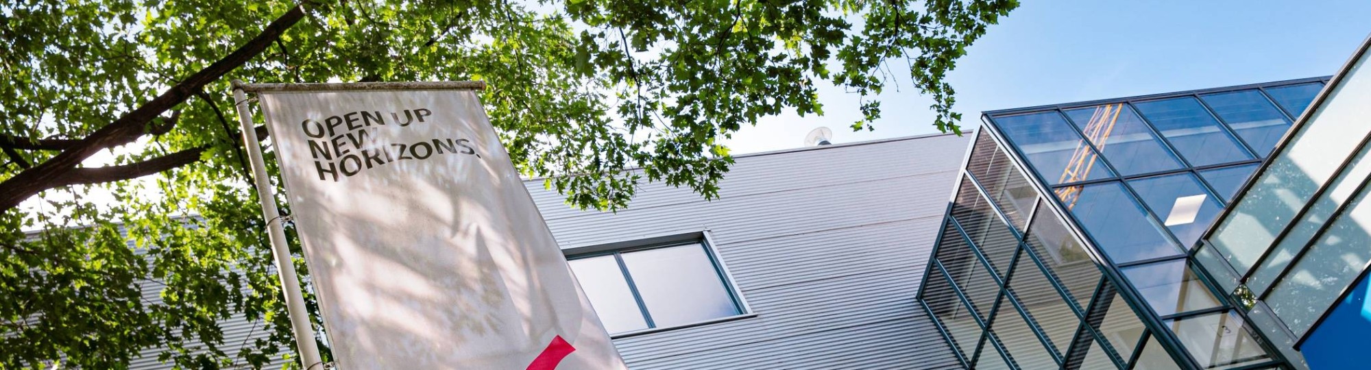 Arnhem, Ruitenberglaan 31, vlag, vooraanzicht, banier, wit