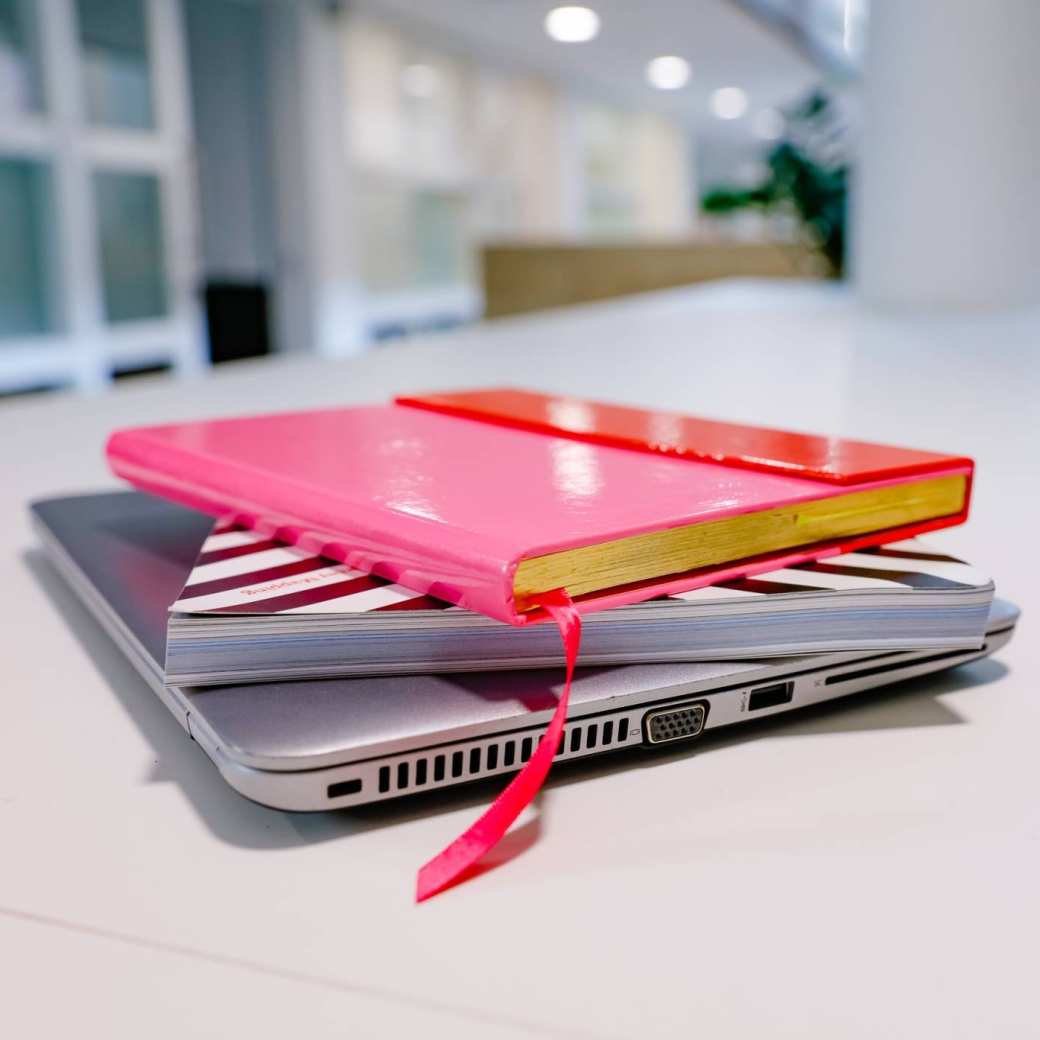 stapel boeken van lectoraat inclusive digital design and engineering
