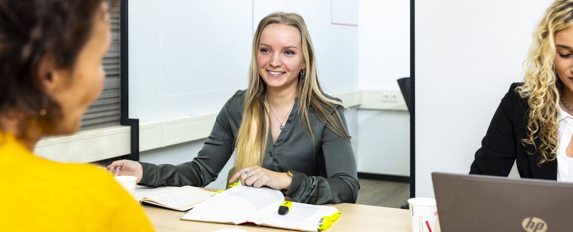 2 studenten bij de Rechtswinkel