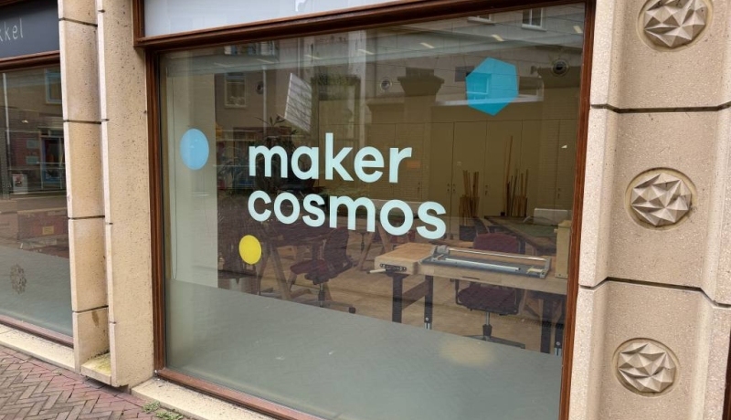 logo MakerCosmos