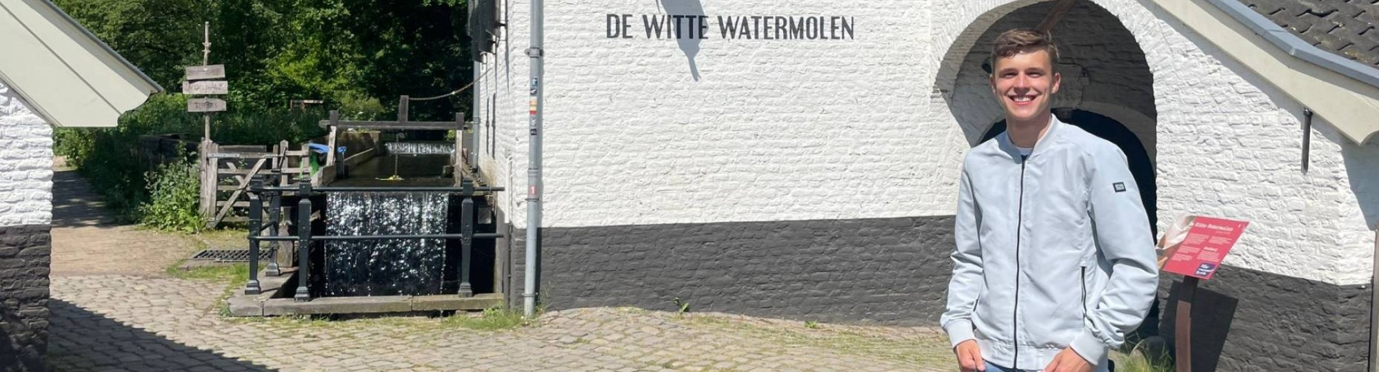 pabo-student pelle verijzer voor de witte watermolen