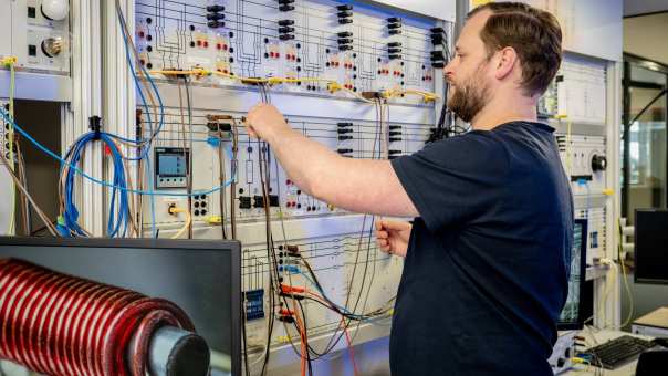 Masterstudent Sustainable Energy aan de slag met een simulatiesysteem voor energienetwerken