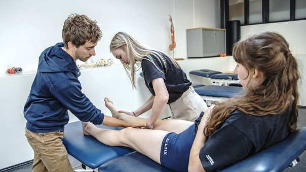 Fysiotherapie, K33 b1, docent student, oefening, rug, behandelbank