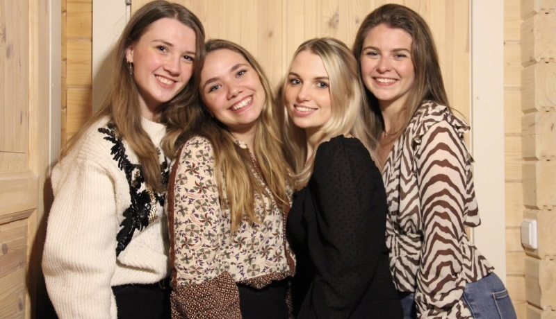 Nina van Anen, Manon van Craaikamp, Kim Aan de Brugh en Pien van Dijck