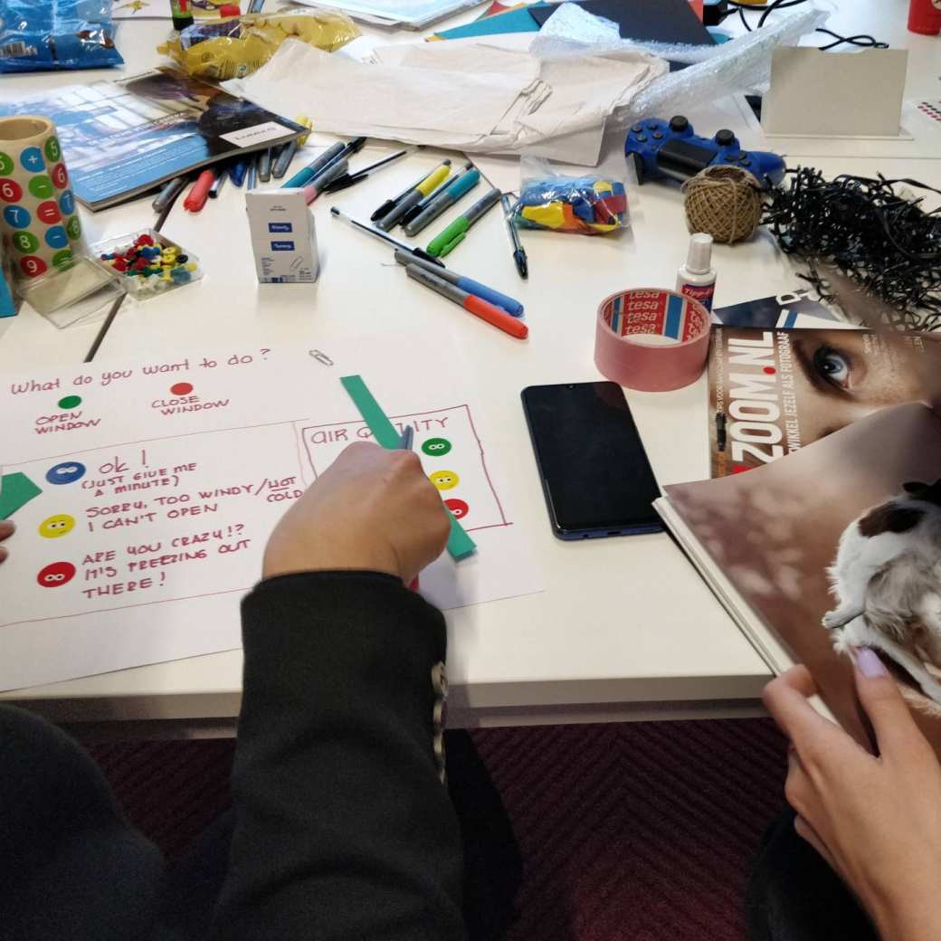 Deelnemers Brains for Building maken een collage over het optimale binnenklimaat