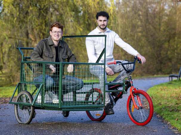 Bas Velings en Ilias Lamari studeren Industrieel Product Ontwerpen (IPO) aan de HAN. Ze reisden voor hun minor Global Awareness naar de Filippijnen en ontwierpen daar met de gebruikers een innovatieve afvalverzamelbakfiets.