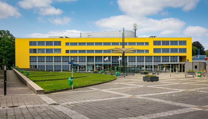 Arnhem, gebouw, Ruitenberglaan 29, vooraanzicht, geel, Automotive