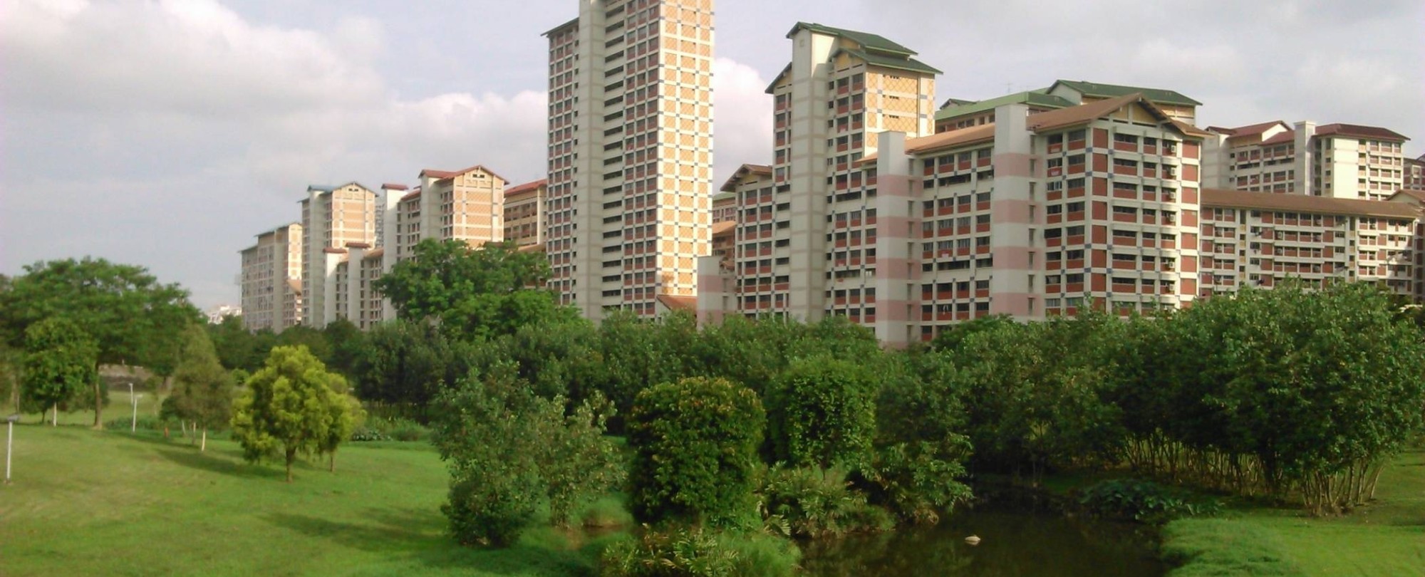 gebouw met veel groen