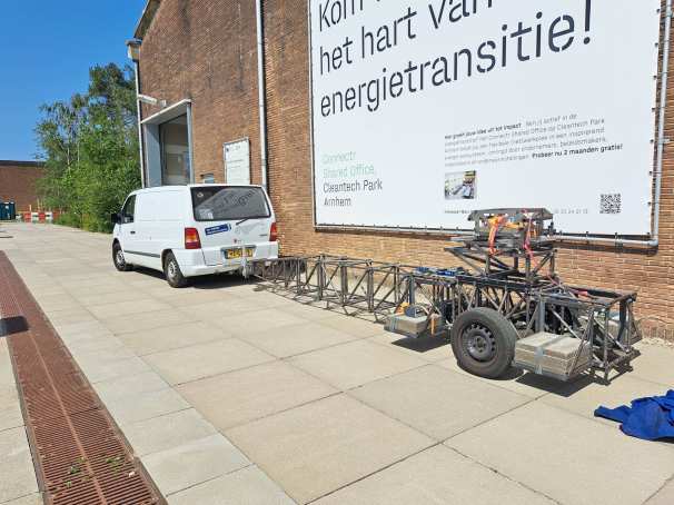 Auto met trailer MORE