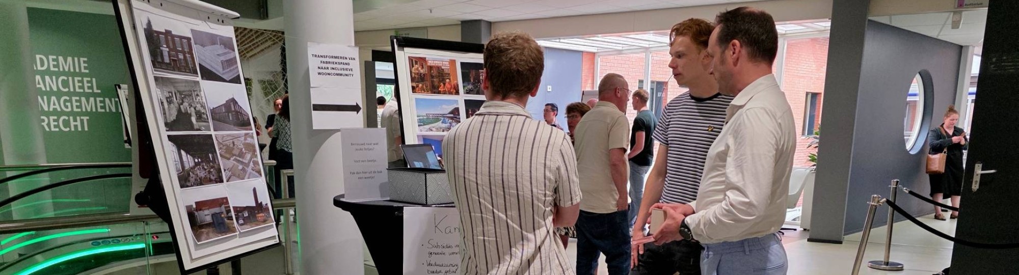 Projectpresentaties op markt in de pauze
