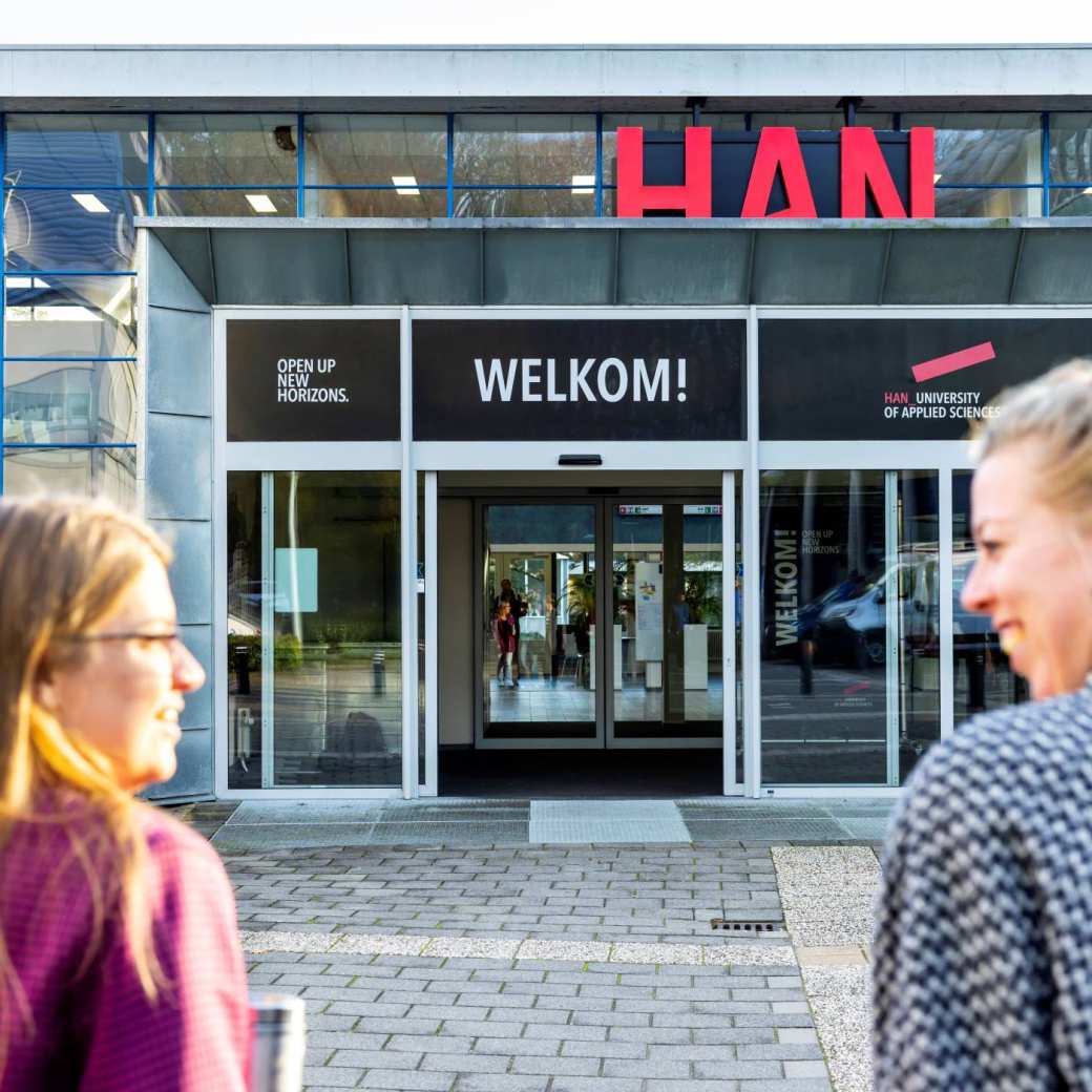Master Applied Data Science studenten lopen de HAN binnen 