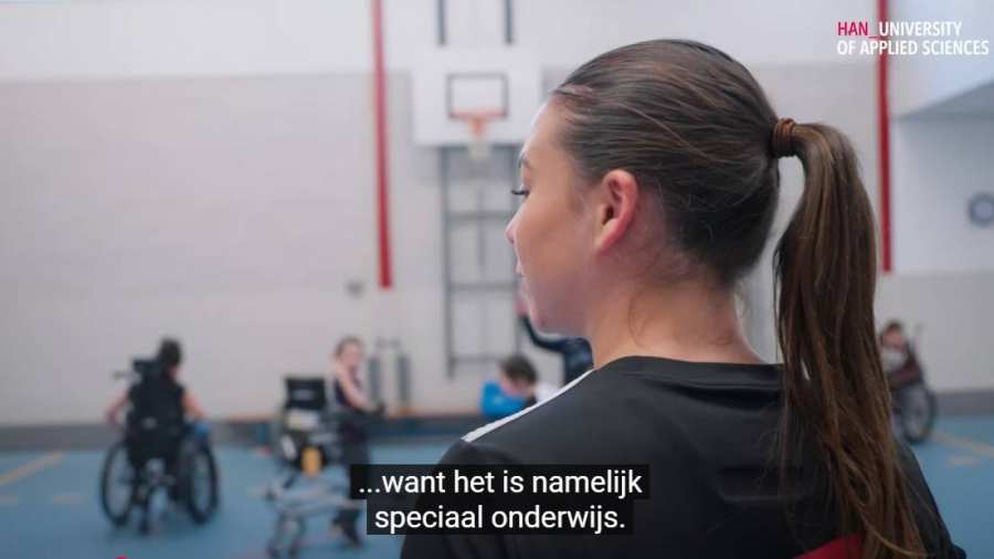 roosmarijn steijvers en daantje lopen alo stage in speciaal onderwijs sint maartenschool