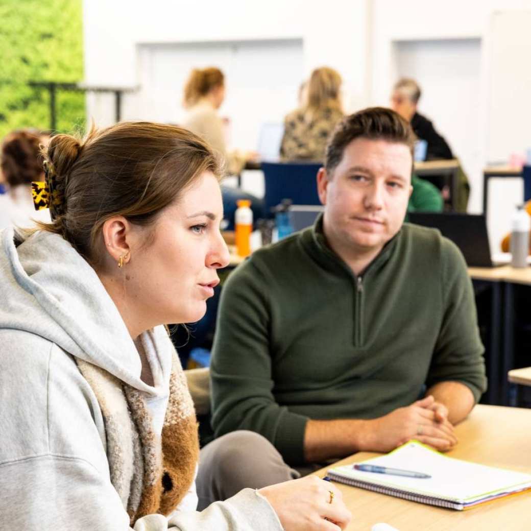 AMM LLO studente Lot licht iets toe aan medestudenten