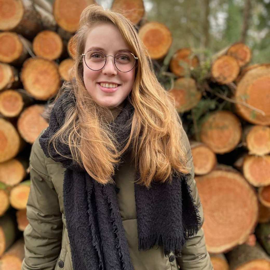 Portretfoto van Aniek Visser, student social work voltijd. afgestudeerde eerste groep