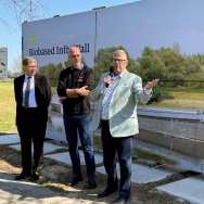 3 april 2025 werd de eerste versie van de InfraWall geopend langs de A348. Gedeputeerde Ruitenberg van de Provincie Gelderland en Mark Hofman van de Verschilmakerij en Sjoerd Timmermans van de Academie Engineering en Automotive openden hem samen. Studenten ging na afloop ook nog in gesprek met de Gedeputeerde.