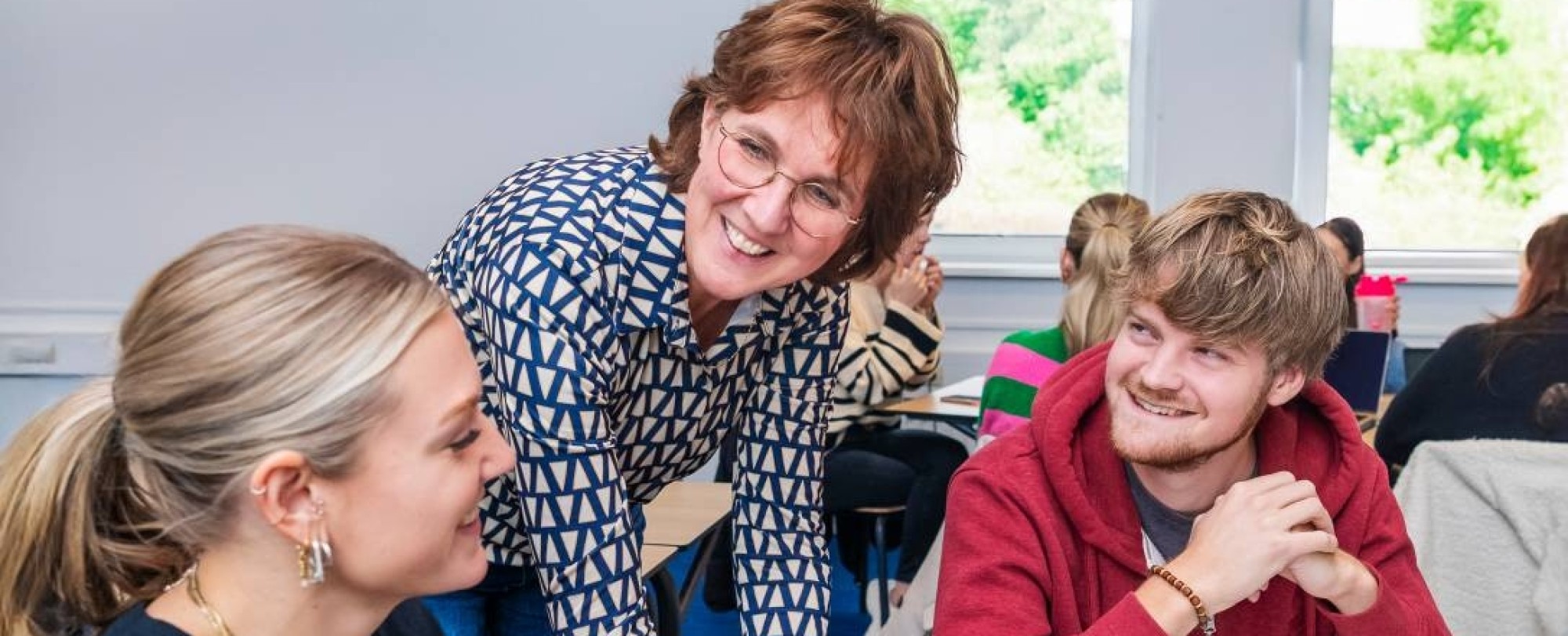 AMM LLO Joey en Isa tijdens les Judith bij Social Work deeltijd