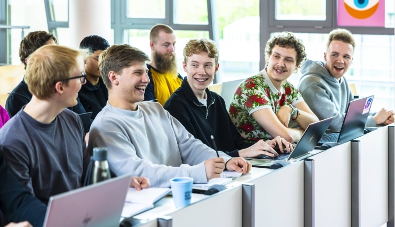 Studenten ICT in collegezaal