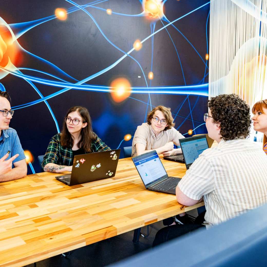 Bio-informatica studenten zijn samen aan het werken