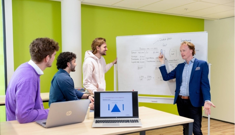 Accountancy, studentoverleg, financieel, docent, studenten, 2023