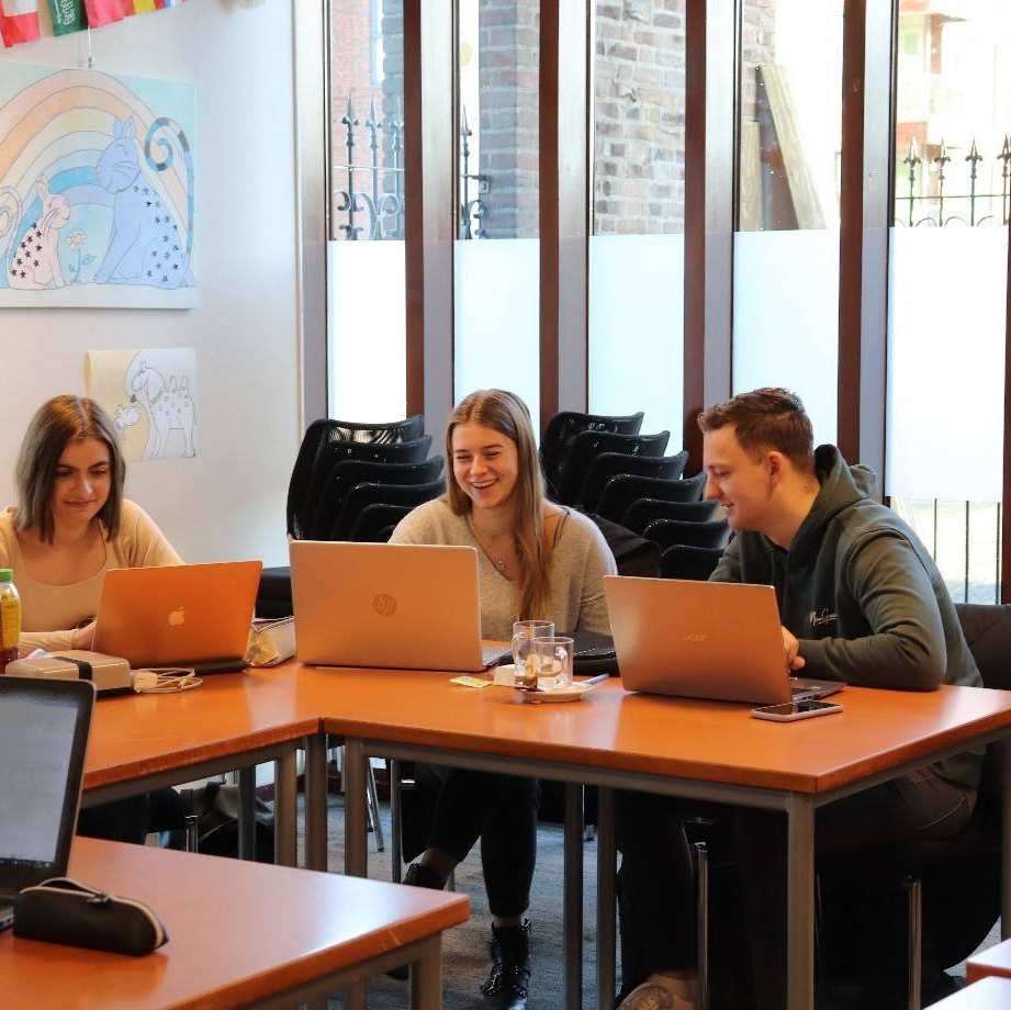 HAN-studenten van verschillende opleidingen werken samen aan een project in Cuijk.