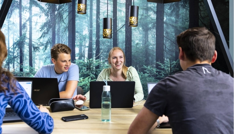 studenten civiele techniek en bouwkunde studeren in het studielandschap