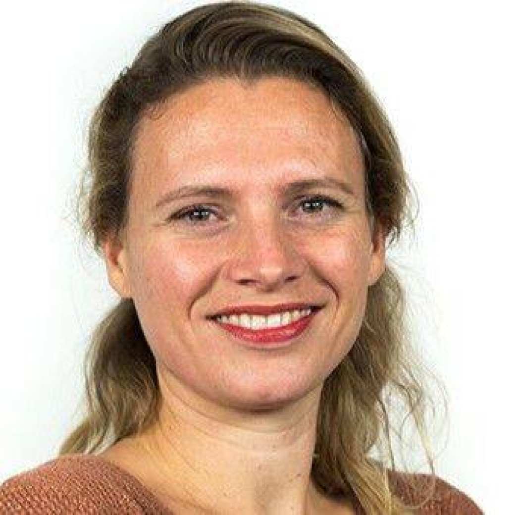 Portretfoto docent-onderzoeker Elisa van Tuijl