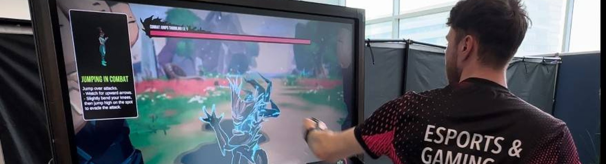 jongen is sportief aan het gamen